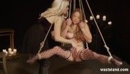 Lesbo Play con Ropes Domination and Toys
